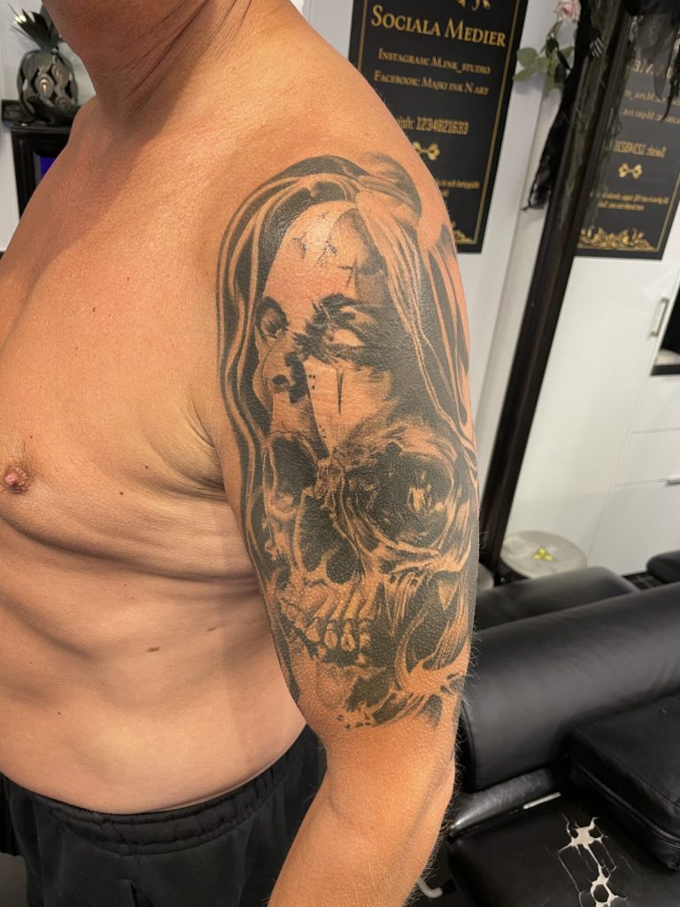 Tatuering gjord på Vallentuna Kliniken i Vallentuna